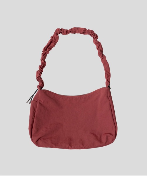 cii（シー）の「DRAW STRING SHOULDER BAG / ドロストショルダーバッグ（ショルダーバッグ・メンズ・チャコールグレー/ブラック/レッド・FREE）」の3枚目の写真