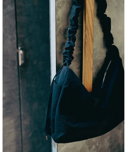 cii（シー）の「DRAW STRING SHOULDER BAG / ドロストショルダーバッグ（ショルダーバッグ・メンズ・チャコールグレー/ブラック/レッド・FREE）」の17枚目の写真