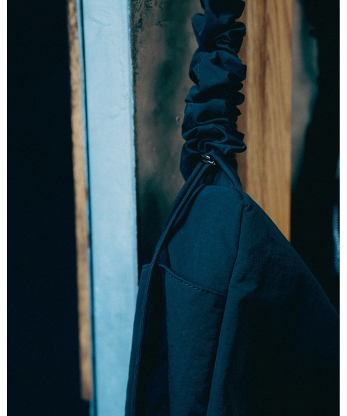 cii（シー）の「DRAW STRING SHOULDER BAG / ドロストショルダーバッグ（ショルダーバッグ・メンズ・チャコールグレー/ブラック/レッド・FREE）」の18枚目の写真