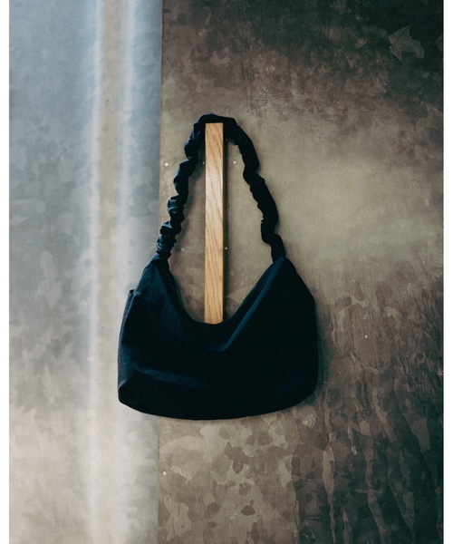 cii（シー）の「DRAW STRING SHOULDER BAG / ドロストショルダーバッグ（ショルダーバッグ・メンズ・チャコールグレー/ブラック/レッド・FREE）」の7枚目の写真