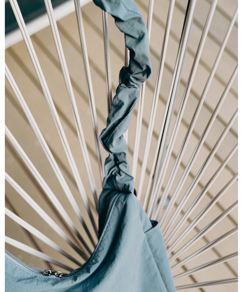 cii（シー）の「DRAW STRING SHOULDER BAG / ドロストショルダーバッグ（ショルダーバッグ・メンズ・チャコールグレー/ブラック/レッド・FREE）」の11枚目の写真