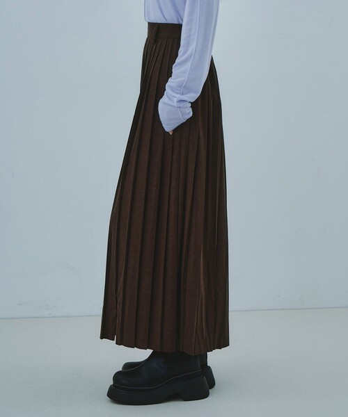 UNITED TOKYO(ユナイテッドトウキョウ)の「【残りわずか!】Soft Leather Pleated SK|ヴィーガンレザー/春夏(スカート・レディース・ブラウン/ブラック・1/2)」の7枚目の写真