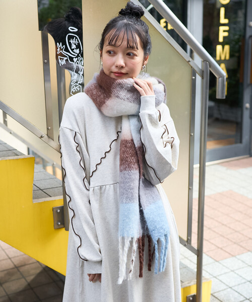 FREAK'S STORE(フリークスストア)の「ボリューム チェック フリンジマフラー(マフラー・レディース・イエロー/ラベンダー/サックスブルー・ONE SIZE)」の5枚目の写真