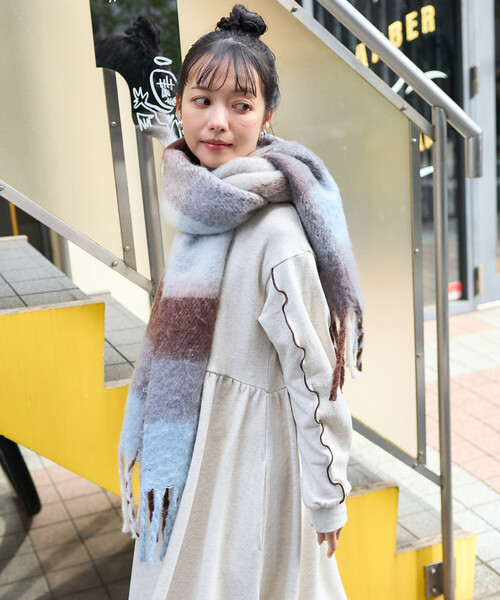 FREAK'S STORE(フリークスストア)の「ボリューム チェック フリンジマフラー(マフラー・レディース・イエロー/ラベンダー/サックスブルー・ONE SIZE)」の6枚目の写真