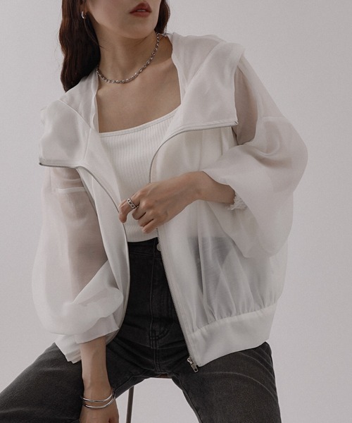 COLONY 2139（コロニートゥーワンスリーナイン）の「【リバイバル/新色追加】シアーエステルボイルフード付きマンパ（シャツ/ブラウス・レディース・アイボリー/ブラック/グレイッシュベージュ/スカイブルー/グレー・FREE）」の2枚目の写真
