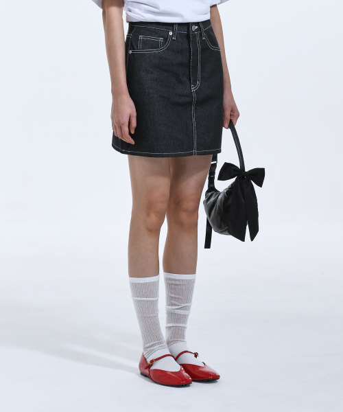 WEST GRAND BOULEVARD(ウエストグランドブルバード)の「コントラスト生地デニムミニスカート BLACK INDIGO(スカート・レディース・その他・SMALL/MEDIUM/X-SMALL)」の1枚目の写真