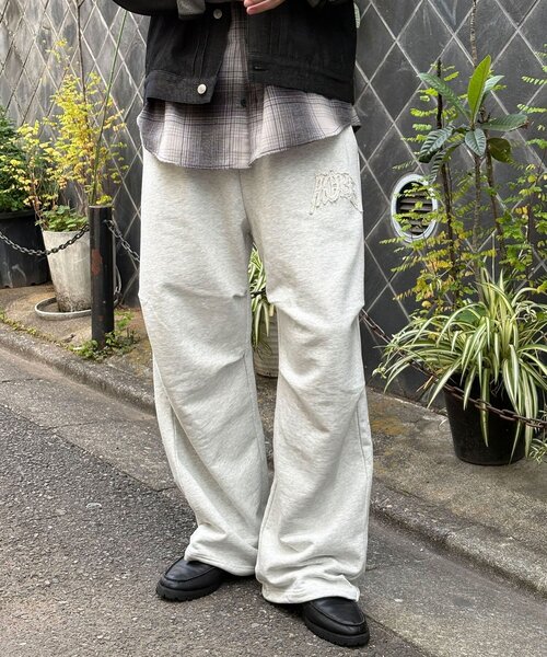 CIAOPANIC（チャオパニック）の「カットレイヤーロゴスタッズスウェットパンツ（その他パンツ・レディース・ネイビー/グレー・LARGE/MEDIUM）」の5枚目の写真