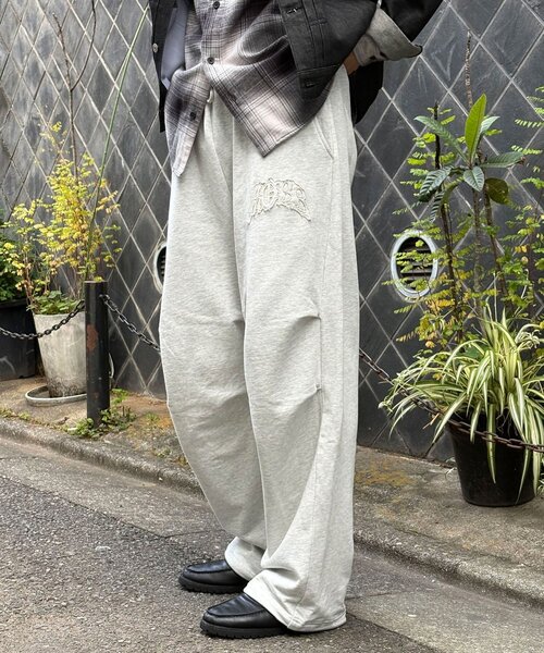 CIAOPANIC（チャオパニック）の「カットレイヤーロゴスタッズスウェットパンツ（その他パンツ・レディース・ネイビー/グレー・LARGE/MEDIUM）」の6枚目の写真