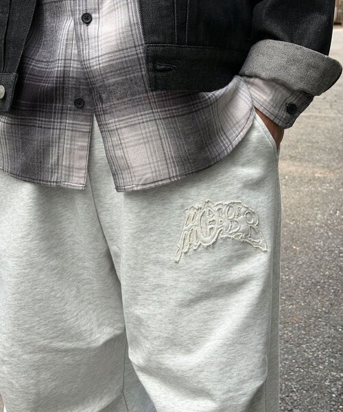 CIAOPANIC（チャオパニック）の「カットレイヤーロゴスタッズスウェットパンツ（その他パンツ・レディース・ネイビー/グレー・LARGE/MEDIUM）」の10枚目の写真