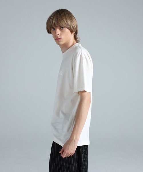 Y-3（ワイスリー）の「Y-3 REGULAR SHORT SLEEVE TEE（Tシャツ/カットソー・メンズ・ホワイト系その他・XX-LARGE/X-LARGE/LARGE/MEDIUM/SMALL/X-SMALL/XX-SMALL）」の6枚目の写真