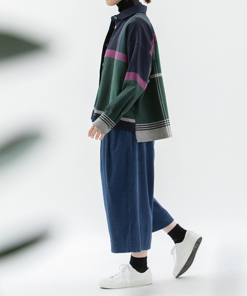 nop de nod(ノップドゥノッド)の「太コーデュロイクロップドタックパンツ(その他パンツ・レディース・アイボリー/ネイビー/ブルー系・M)」の16枚目の写真