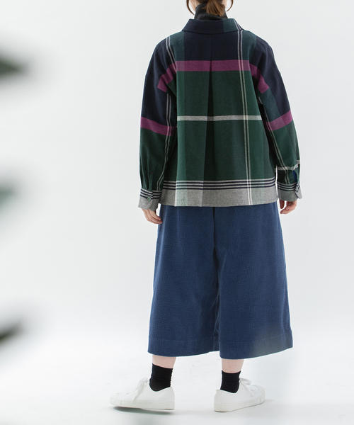 nop de nod(ノップドゥノッド)の「太コーデュロイクロップドタックパンツ(その他パンツ・レディース・アイボリー/ネイビー/ブルー系・M)」の17枚目の写真