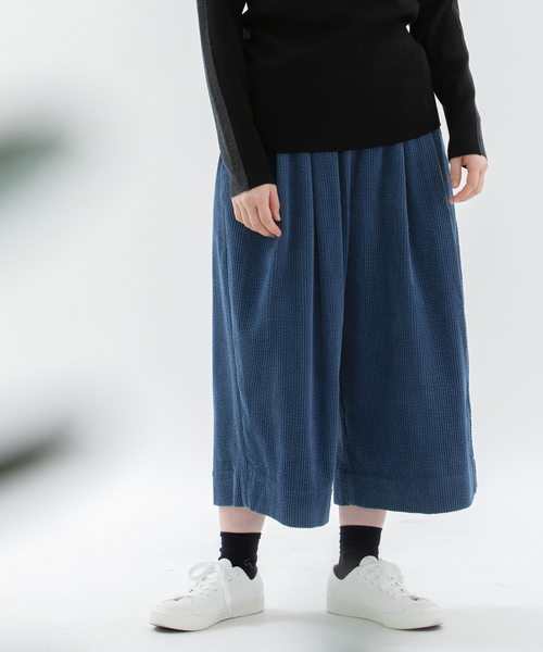 nop de nod(ノップドゥノッド)の「太コーデュロイクロップドタックパンツ(その他パンツ・レディース・アイボリー/ネイビー/ブルー系・M)」の18枚目の写真