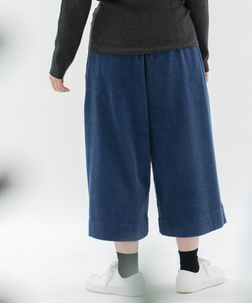 nop de nod(ノップドゥノッド)の「太コーデュロイクロップドタックパンツ(その他パンツ・レディース・アイボリー/ネイビー/ブルー系・M)」の20枚目の写真