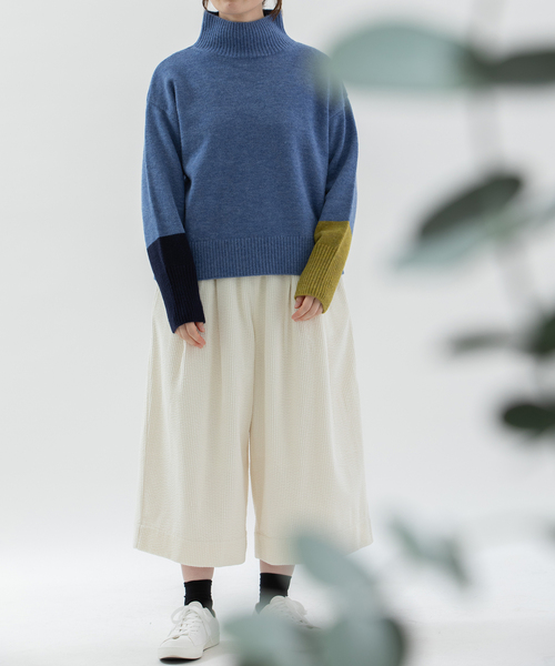 nop de nod(ノップドゥノッド)の「太コーデュロイクロップドタックパンツ(その他パンツ・レディース・アイボリー/ネイビー/ブルー系・M)」の13枚目の写真