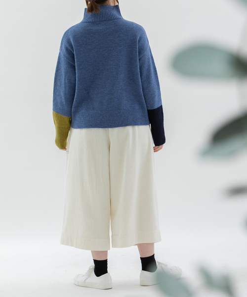 nop de nod(ノップドゥノッド)の「太コーデュロイクロップドタックパンツ(その他パンツ・レディース・アイボリー/ネイビー/ブルー系・M)」の15枚目の写真