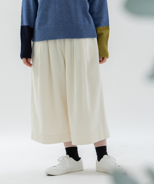 nop de nod(ノップドゥノッド)の「太コーデュロイクロップドタックパンツ(その他パンツ・レディース・アイボリー/ネイビー/ブルー系・M)」の12枚目の写真