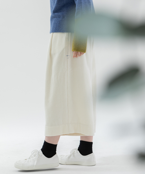 nop de nod(ノップドゥノッド)の「太コーデュロイクロップドタックパンツ(その他パンツ・レディース・アイボリー/ネイビー/ブルー系・M)」の6枚目の写真