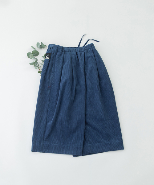 nop de nod(ノップドゥノッド)の「太コーデュロイクロップドタックパンツ(その他パンツ・レディース・アイボリー/ネイビー/ブルー系・M)」の4枚目の写真
