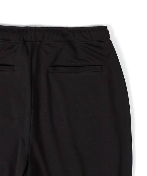 The DUFFER of ST.GEORGE(ザダファーオブセントジョージ)の「【WEB限定アイテム】HONEYCOMB MESH REGULAR FIT TRACK PANTS:セットアップ 吸水速乾 レギュラーフィット メッシュ トラックパンツ(その他パンツ・メンズ・グレー/ブラック・SMALL/MEDIUM/LARGE/X-LARGE)」の14枚目の写真