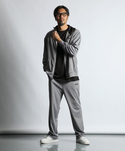 The DUFFER of ST.GEORGE(ザダファーオブセントジョージ)の「【WEB限定アイテム】HONEYCOMB MESH REGULAR FIT TRACK PANTS:セットアップ 吸水速乾 レギュラーフィット メッシュ トラックパンツ(その他パンツ・メンズ・グレー/ブラック・SMALL/MEDIUM/LARGE/X-LARGE)」の6枚目の写真