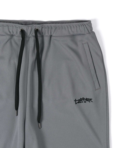 The DUFFER of ST.GEORGE(ザダファーオブセントジョージ)の「【WEB限定アイテム】HONEYCOMB MESH REGULAR FIT TRACK PANTS:セットアップ 吸水速乾 レギュラーフィット メッシュ トラックパンツ(その他パンツ・メンズ・グレー/ブラック・SMALL/MEDIUM/LARGE/X-LARGE)」の12枚目の写真