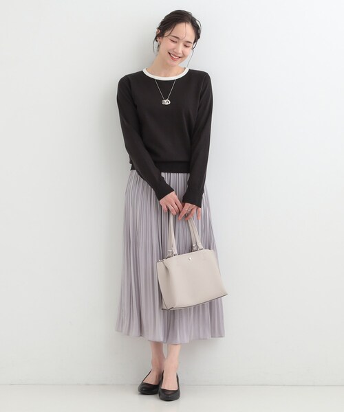 SHOO・LA・RUE（シューラルー）の「【洗濯機可/S-LL/アンサンブル可】シンプルきれい見え クルーネックニット（ニット/セーター・レディース・ベビーピンク/イエロー系その他/ブラック系2/ホワイト系3・04/03/02/01）」の6枚目の写真