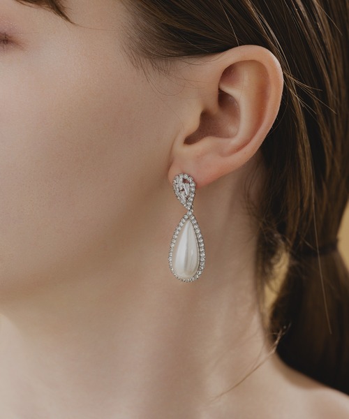 LA MUe(ラミュー)の「【LA MUE】シルバー925ポスト パール×ビジュー ドロップピアス(ピアス(両耳用)・レディース・ゴールド/シルバー・FREE)」の1枚目の写真