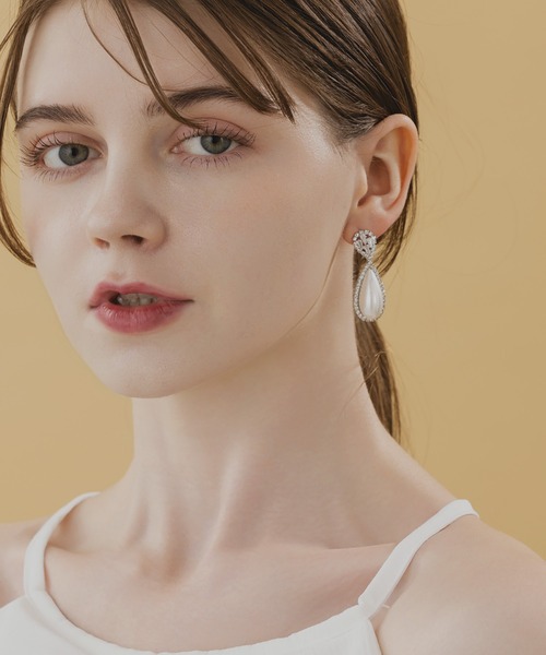LA MUe(ラミュー)の「【LA MUE】シルバー925ポスト パール×ビジュー ドロップピアス(ピアス(両耳用)・レディース・ゴールド/シルバー・FREE)」の4枚目の写真