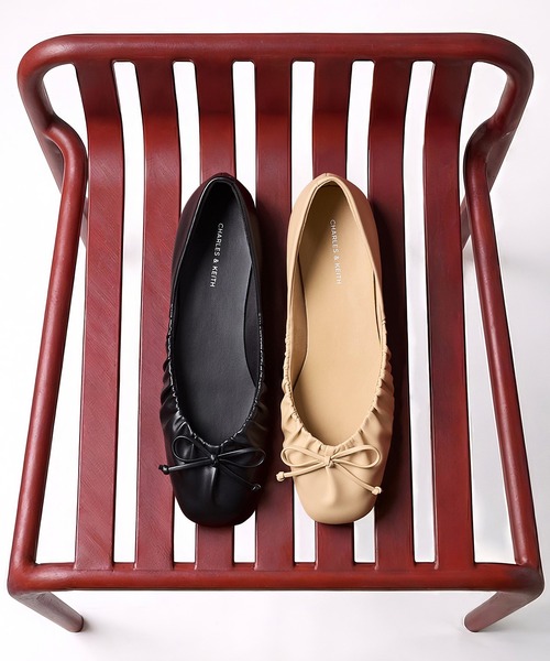 CHARLES & KEITH（チャールズ & キース）の「ルーシュドボウ バレエフラット（バレエシューズ・レディース・ブラック/サンドベージュ・25cm/24.5cm/23.5cm/23cm/22.5cm）」の2枚目の写真