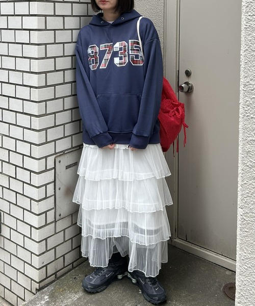 LAC-VERT（ラック・ヴェール）の「チェック柄ナンバリングフーディー（パーカー・レディース・グレー/ネイビー・FREE）」の6枚目の写真