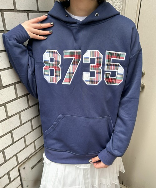 LAC-VERT（ラック・ヴェール）の「チェック柄ナンバリングフーディー（パーカー・レディース・グレー/ネイビー・FREE）」の5枚目の写真