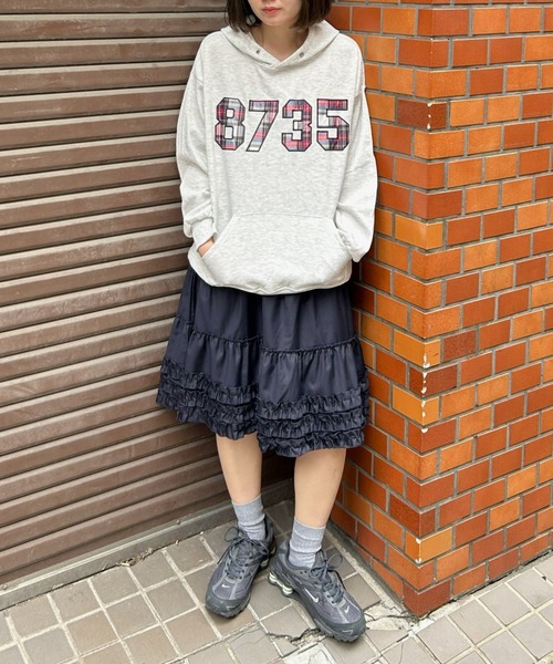 LAC-VERT（ラック・ヴェール）の「チェック柄ナンバリングフーディー（パーカー・レディース・グレー/ネイビー・FREE）」の4枚目の写真