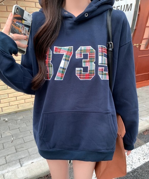 LAC-VERT（ラック・ヴェール）の「チェック柄ナンバリングフーディー（パーカー・レディース・グレー/ネイビー・FREE）」の15枚目の写真