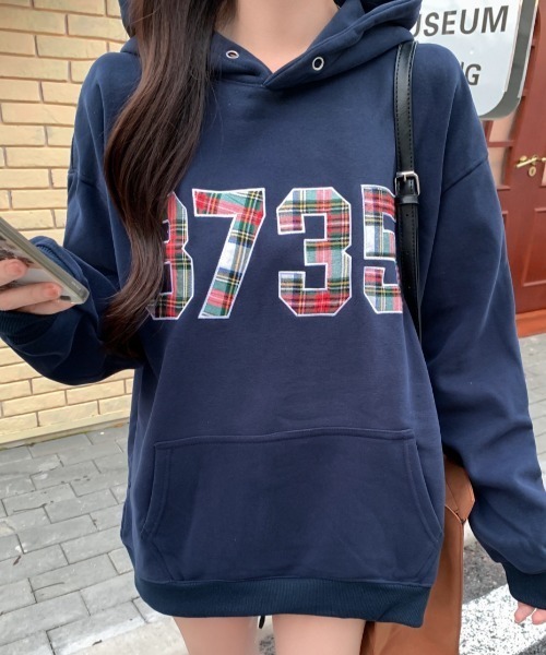 LAC-VERT（ラック・ヴェール）の「チェック柄ナンバリングフーディー（パーカー・レディース・グレー/ネイビー・FREE）」の18枚目の写真