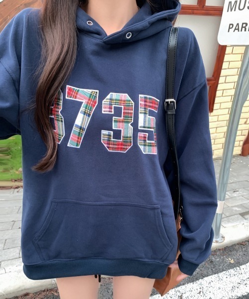 LAC-VERT（ラック・ヴェール）の「チェック柄ナンバリングフーディー（パーカー・レディース・グレー/ネイビー・FREE）」の19枚目の写真