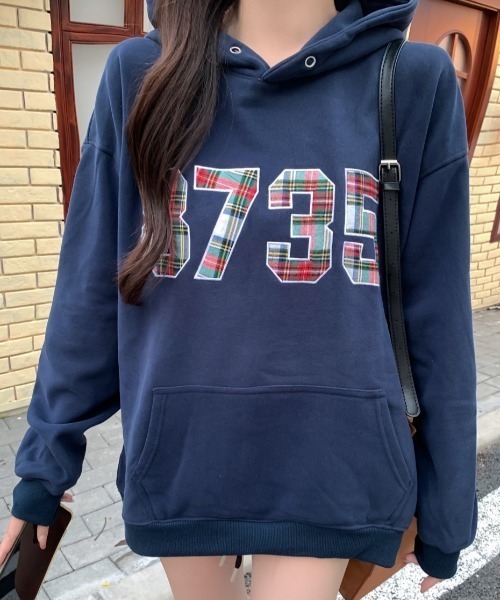 LAC-VERT（ラック・ヴェール）の「チェック柄ナンバリングフーディー（パーカー・レディース・グレー/ネイビー・FREE）」の13枚目の写真