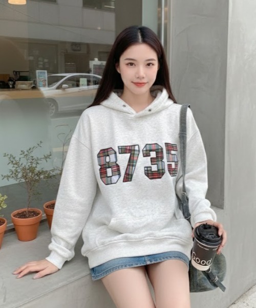 LAC-VERT（ラック・ヴェール）の「チェック柄ナンバリングフーディー（パーカー・レディース・グレー/ネイビー・FREE）」の8枚目の写真