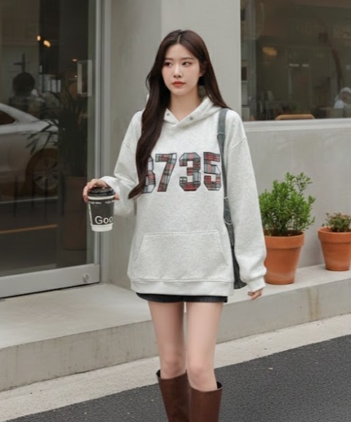 LAC-VERT（ラック・ヴェール）の「チェック柄ナンバリングフーディー（パーカー・レディース・グレー/ネイビー・FREE）」の10枚目の写真