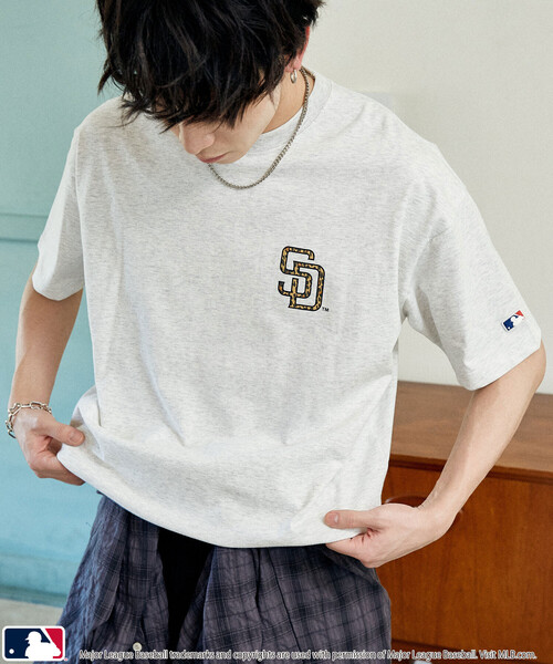 PUBLUX(パブリュクス)の「PUBLUX/パブリュクス <機能性素材>別注MLB レオパード柄 ロゴ Tシャツ 限定展開(Tシャツ/カットソー・メンズ・ブラック/オフホワイト/ネイビー/ライトグレー/ホワイト/ブラウン・S/L/M)」の4枚目の写真