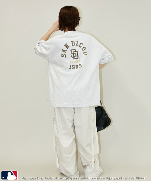 PUBLUX(パブリュクス)の「PUBLUX/パブリュクス <機能性素材>別注MLB レオパード柄 ロゴ Tシャツ 限定展開(Tシャツ/カットソー・メンズ・ブラック/オフホワイト/ネイビー/ライトグレー/ホワイト/ブラウン・S/L/M)」の8枚目の写真
