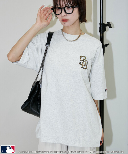 PUBLUX(パブリュクス)の「PUBLUX/パブリュクス <機能性素材>別注MLB レオパード柄 ロゴ Tシャツ 限定展開(Tシャツ/カットソー・メンズ・ブラック/オフホワイト/ネイビー/ライトグレー/ホワイト/ブラウン・S/L/M)」の10枚目の写真