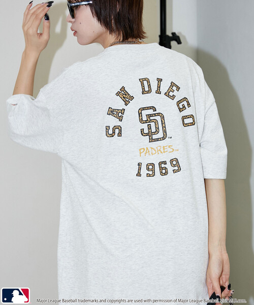 PUBLUX(パブリュクス)の「PUBLUX/パブリュクス <機能性素材>別注MLB レオパード柄 ロゴ Tシャツ 限定展開(Tシャツ/カットソー・メンズ・ブラック/オフホワイト/ネイビー/ライトグレー/ホワイト/ブラウン・S/L/M)」の11枚目の写真