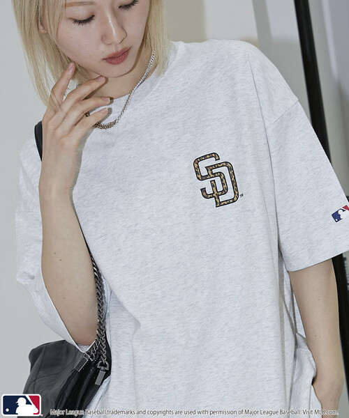 PUBLUX(パブリュクス)の「PUBLUX/パブリュクス <機能性素材>別注MLB レオパード柄 ロゴ Tシャツ 限定展開(Tシャツ/カットソー・メンズ・ブラック/オフホワイト/ネイビー/ライトグレー/ホワイト/ブラウン・S/L/M)」の17枚目の写真