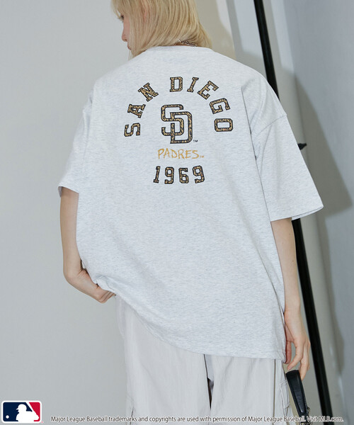 PUBLUX(パブリュクス)の「PUBLUX/パブリュクス <機能性素材>別注MLB レオパード柄 ロゴ Tシャツ 限定展開(Tシャツ/カットソー・メンズ・ブラック/オフホワイト/ネイビー/ライトグレー/ホワイト/ブラウン・S/L/M)」の18枚目の写真