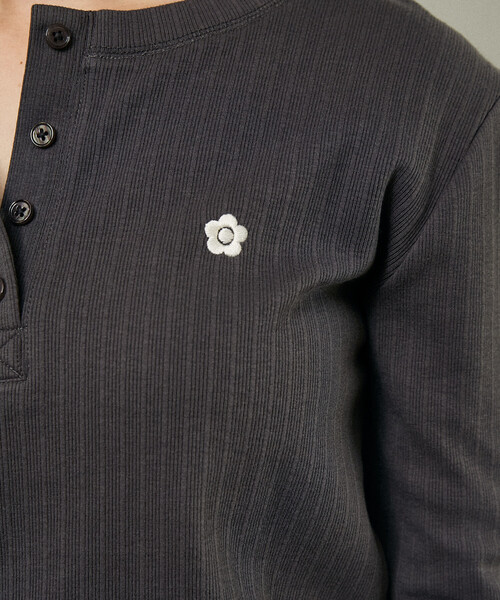 MARY QUANT(マリークワント)の「MARY QUANT × PUBLUX/マリークワント リブヘンリーネックロンT 限定展開(Tシャツ/カットソー・レディース・ネイビー/チャコールグレー/グレー/ブラウン/イエロー系その他・フリ-)」の15枚目の写真