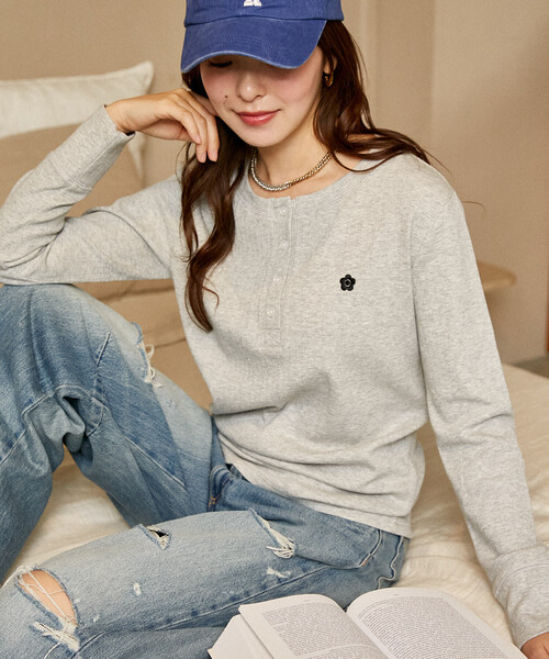 MARY QUANT(マリークワント)の「MARY QUANT × PUBLUX/マリークワント リブヘンリーネックロンT 限定展開(Tシャツ/カットソー・レディース・ネイビー/チャコールグレー/グレー/ブラウン/イエロー系その他・フリ-)」の7枚目の写真
