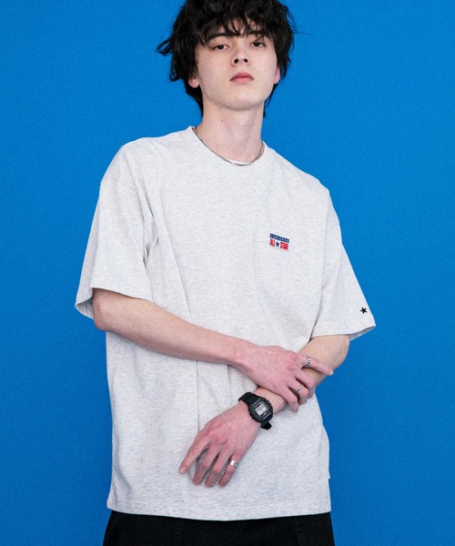 CONVERSE(コンバース)の「CONVERSE コンバース 天竺プレートロゴ半袖クルーネックTシャツ/ハーフスリーブカットソー(Tシャツ/カットソー・メンズ・ホワイト/オートミール/ネイビー/ブラック・L/M/XL)」の4枚目の写真