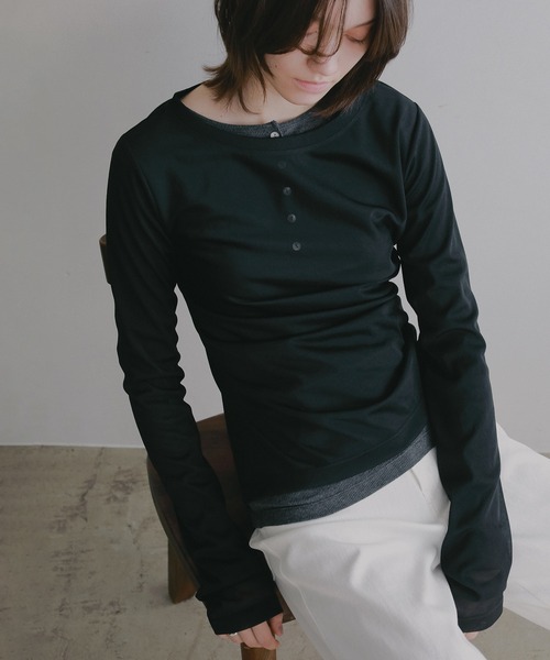 MANOF(マノフ)の「SHEER LAYERED CUT TOPS(Tシャツ/カットソー・レディース・ブラック/アイボリー/ブルー・F)」の2枚目の写真