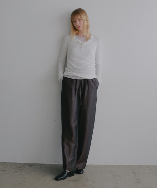 MANOF(マノフ)の「SHEER LAYERED CUT TOPS(Tシャツ/カットソー・レディース・ブラック/アイボリー/ブルー・F)」の12枚目の写真